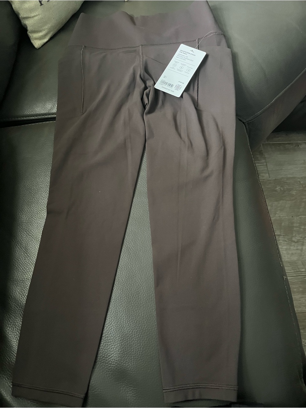 Athleta Salutation Stash 7/8 tight with pockets in Deep Brown